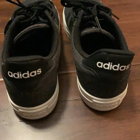 Adidas size 9 - Picture 3 of 4